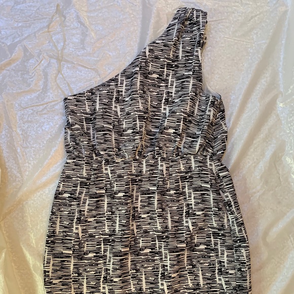 Adorable 1-Shoulder Dress - Picture 3 of 6